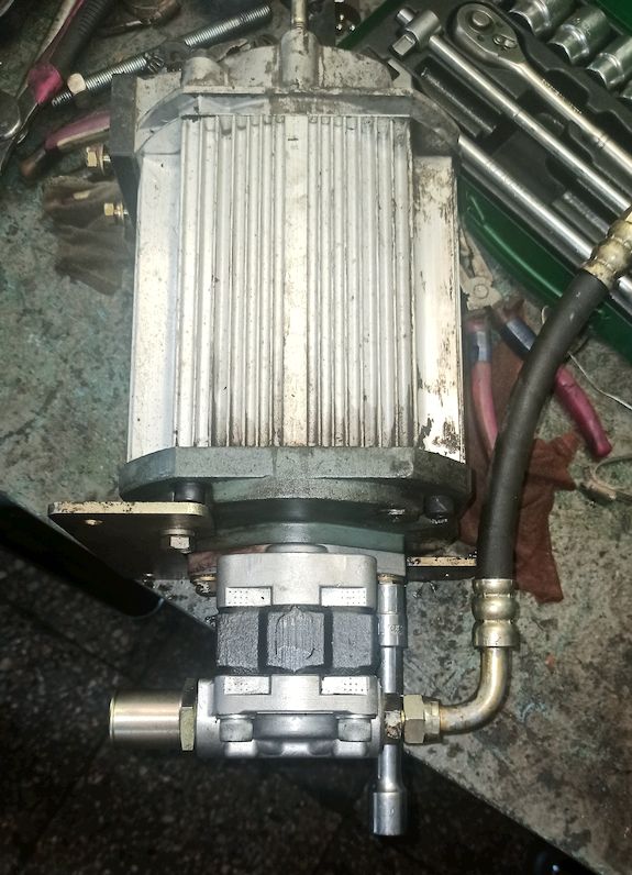 двигатель с насосом погрузчика komatsu